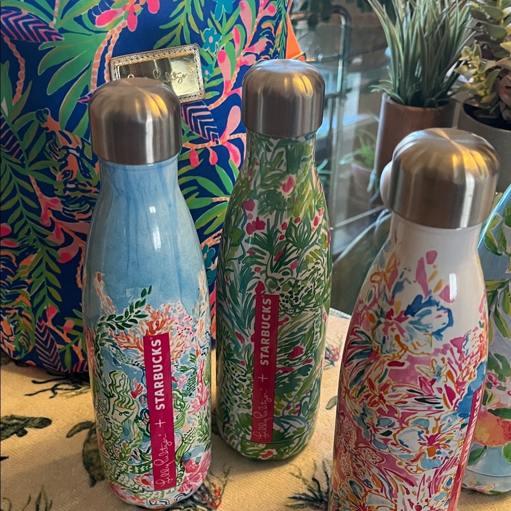 Lilly Pulitzer Starbucks bottles with cooler - Picture 5 of 8